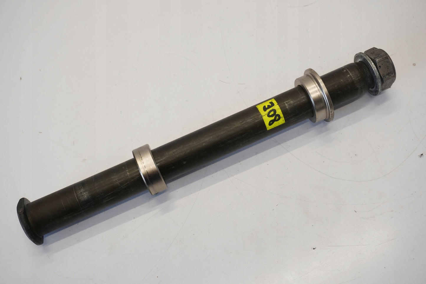 YAMAHA YZF-R6 RJ11 06-07 Hinterachse Achse hinten Radachse rear axle 6