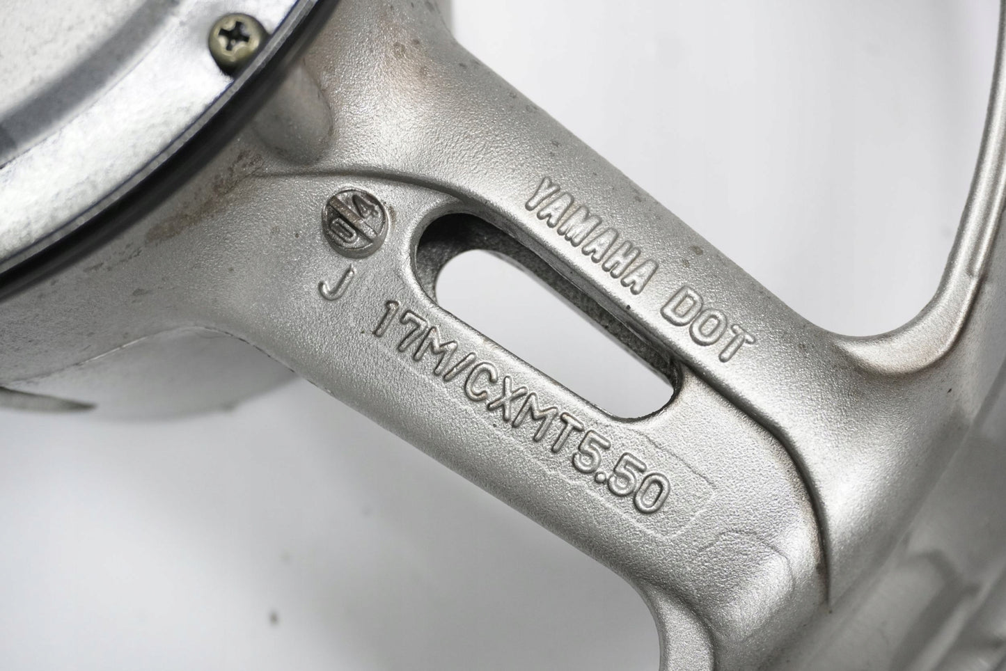 YAMAHA FJR 1300 01-05 Felge hinten Wheel Hinterrad 11