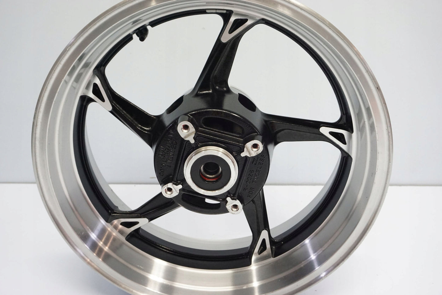 KAWASAKI Z1000 10-13 Felge hinten Wheel Hinterrad 10