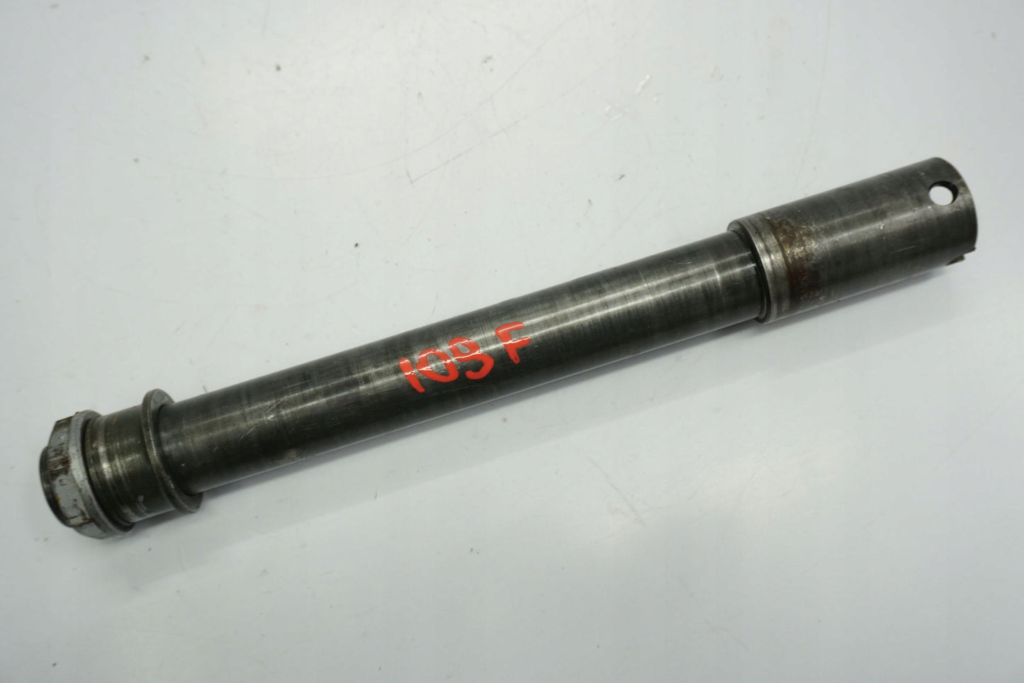 APRILIA SL 750 SHIVER 07-16 Vorderachse Achse vorne Radachse front axle 4