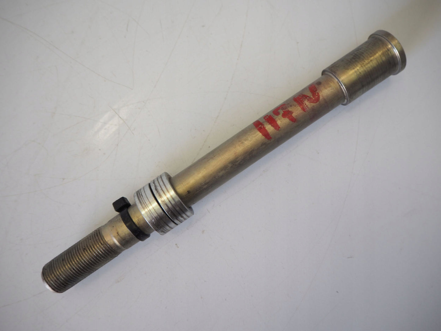 KAWASAKI Z-900 20- Vorderachse Achse vorne Radachse front axle 7