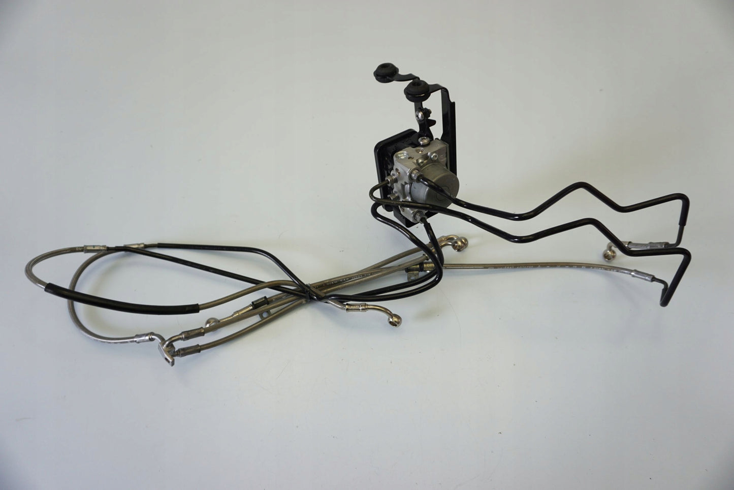 TRIUMPH STREET TRIPLE 675 13-17 ABS Pumpe Druckmodulator 8