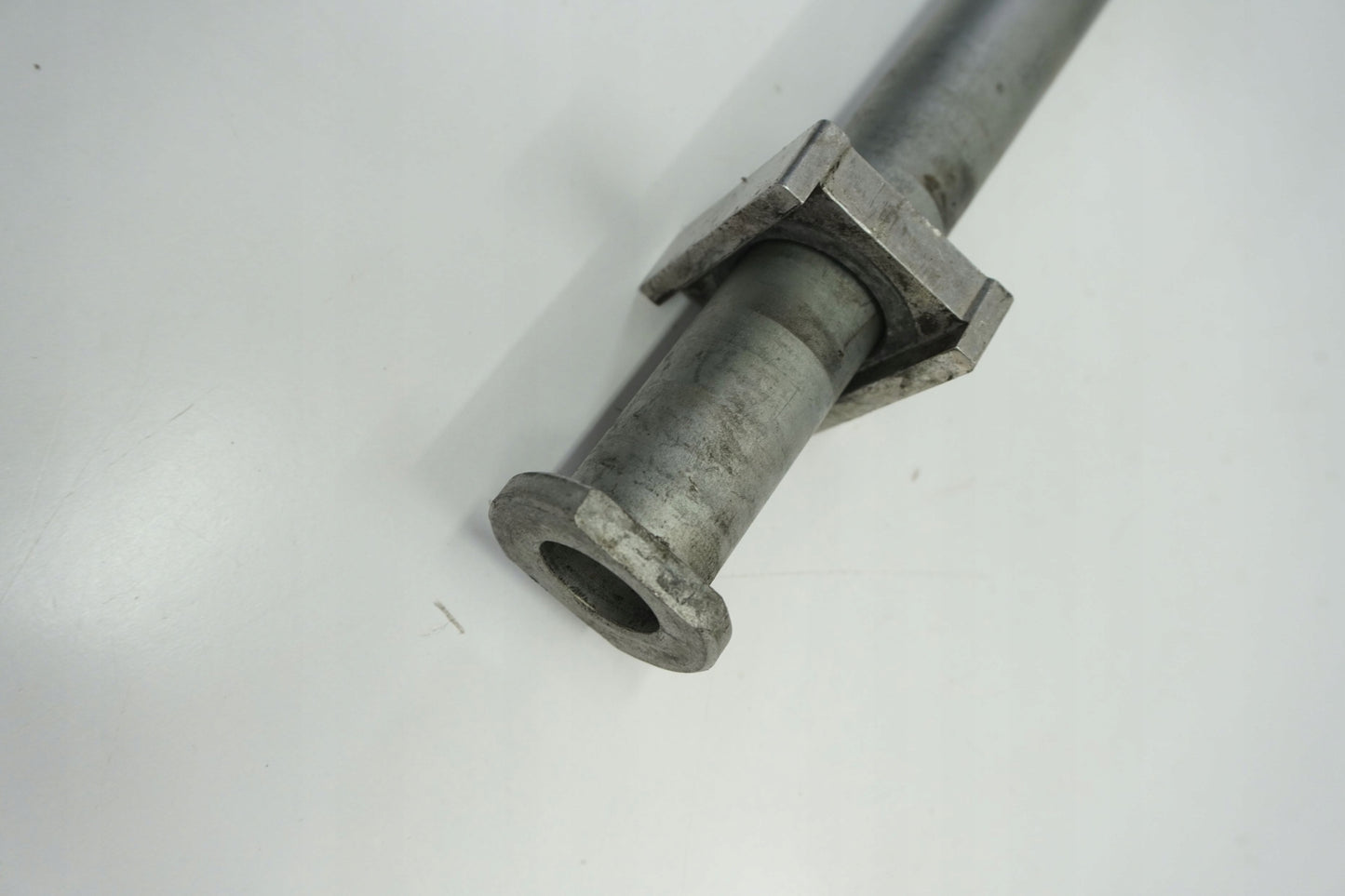 APRILIA SHIVER 900 17- Hinterachse Achse hinten Radachse rear axle 4