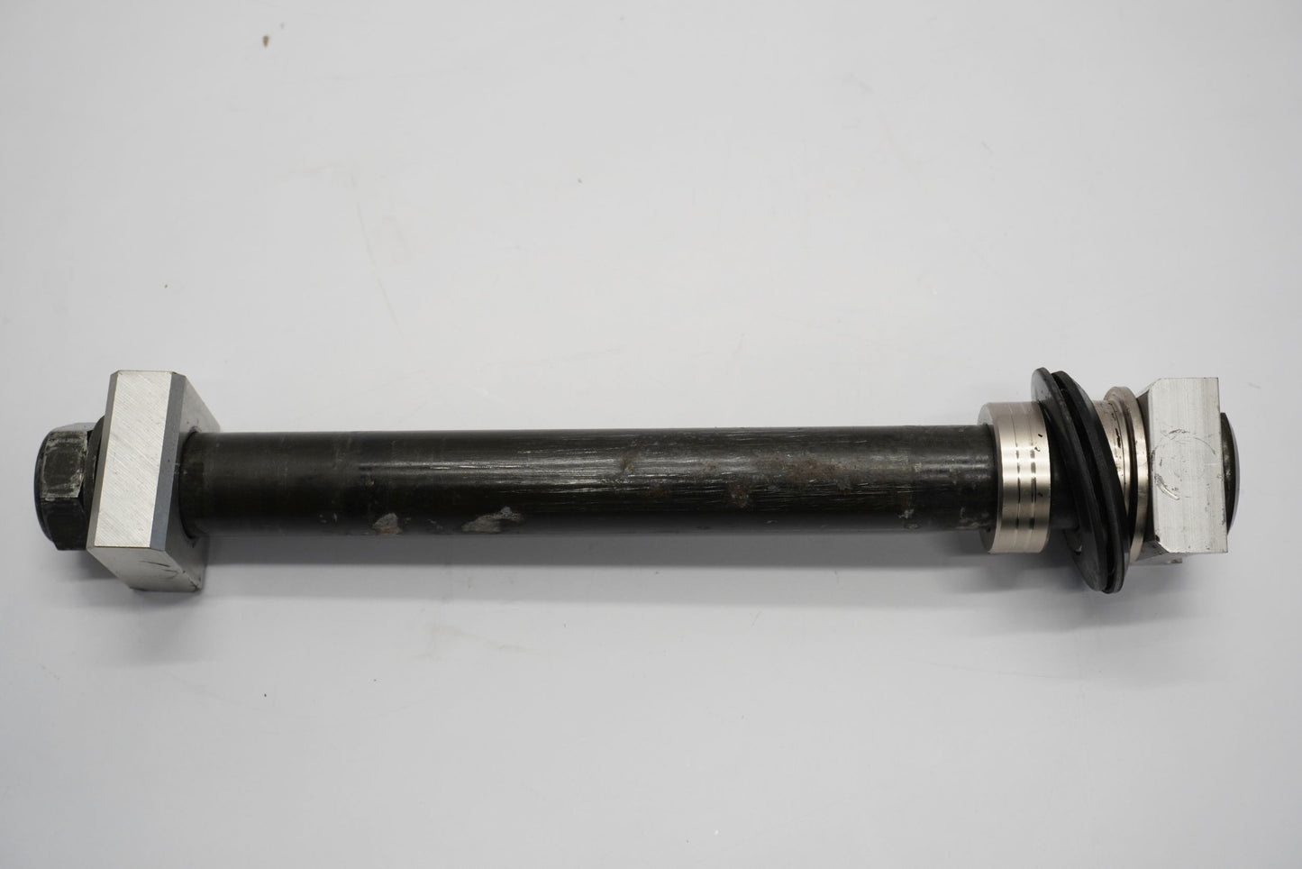YAMAHA YZF-R6 RJ05 RJ09 03-05 Hinterachse Achse hinten Radachse rear axle 3