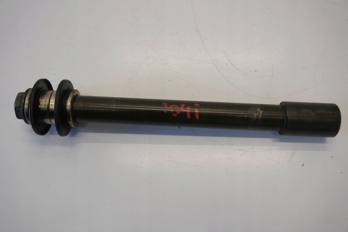 YAMAHA YZF-R6 RJ11 06-07 Vorderachse Achse vorne Radachse front axle 2