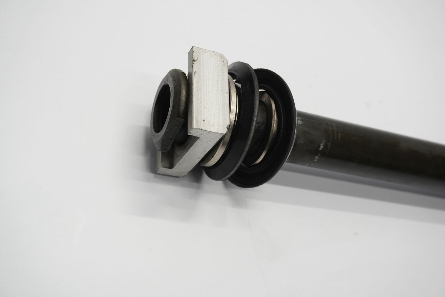 YAMAHA YZF-R6 RJ05 RJ09 03-05 Hinterachse Achse hinten Radachse rear axle 2
