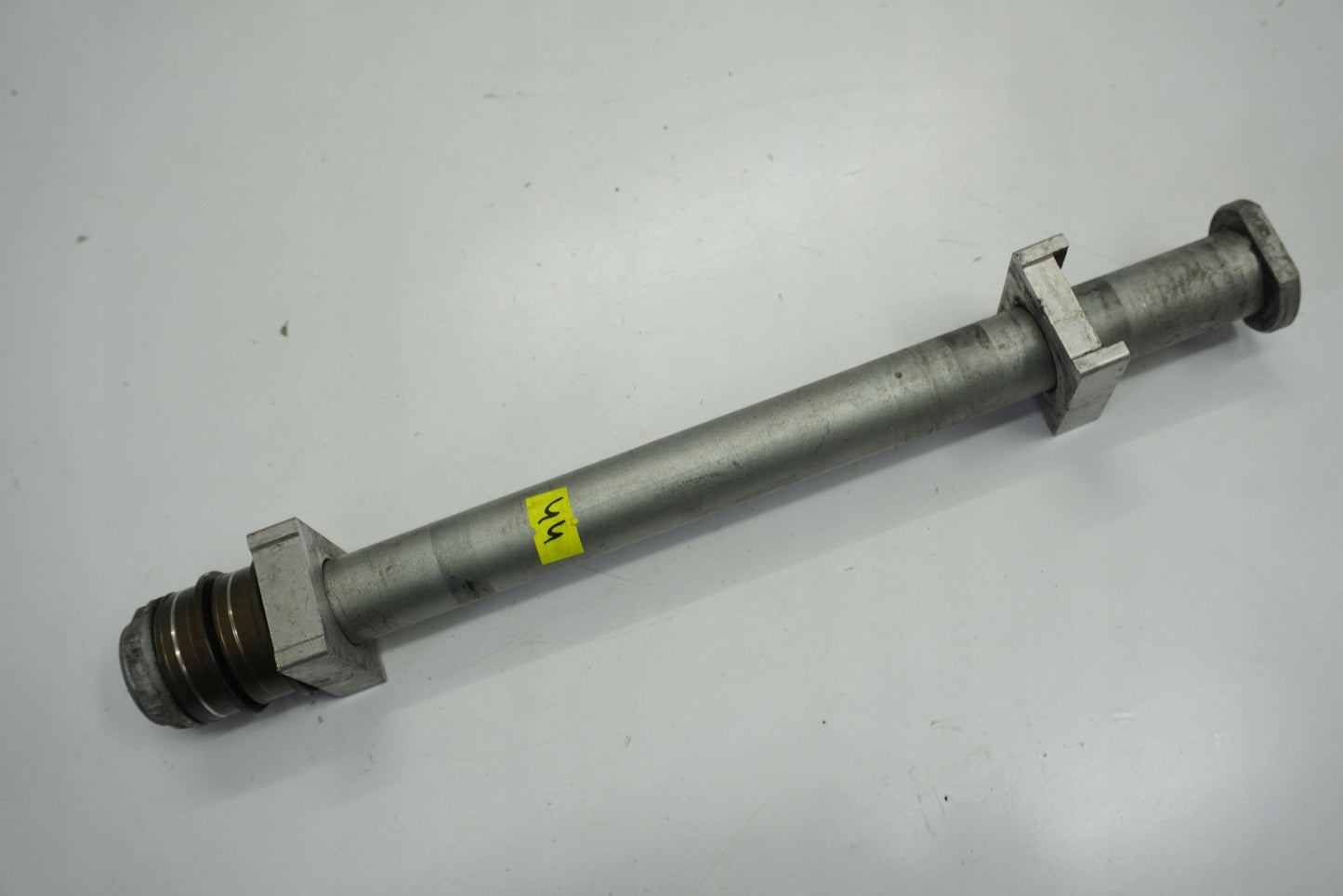 APRILIA SHIVER 900 17- Hinterachse Achse hinten Radachse rear axle 5