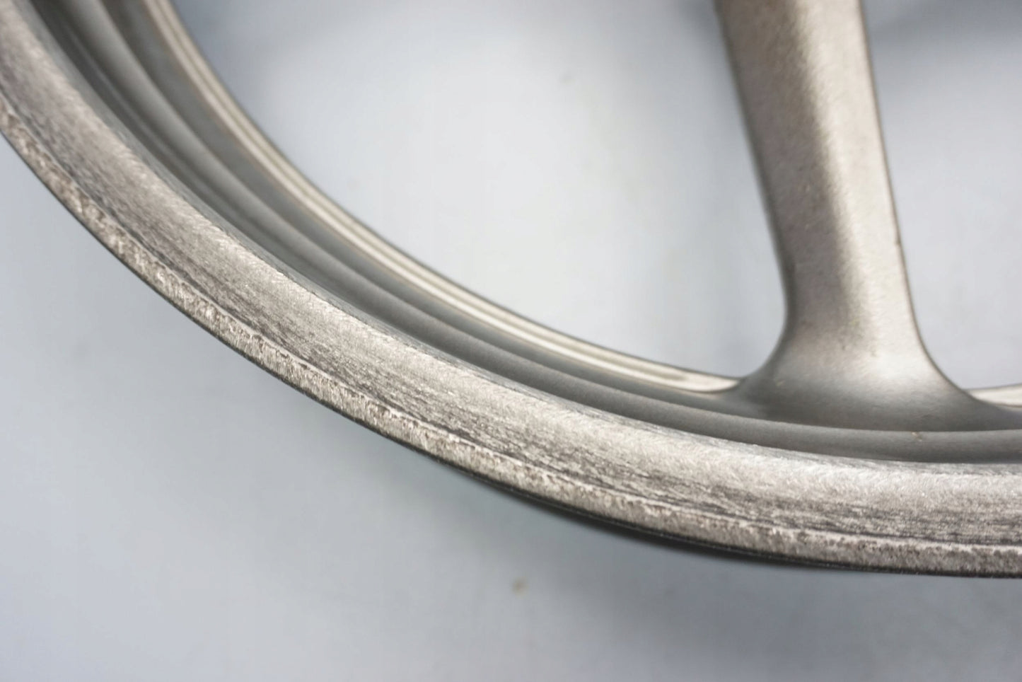 YAMAHA YZF-R1 RN22 09-15 Felge vorne Wheel Vorderrad 12