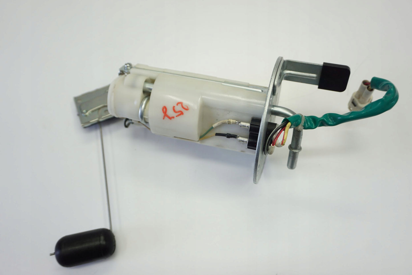 SUZUKI GSR 750 11-16 Benzinpumpe Kraftstoffpumpe Fuel Pump 7