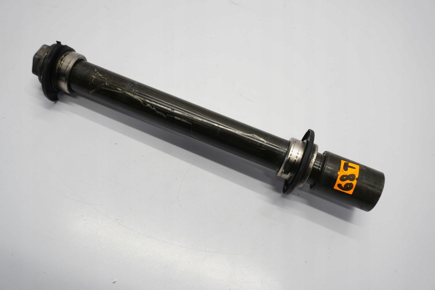 YAMAHA YZF-R6 RJ05 RJ09 03-05 Vorderachse Achse vorne Radachse front axle 8