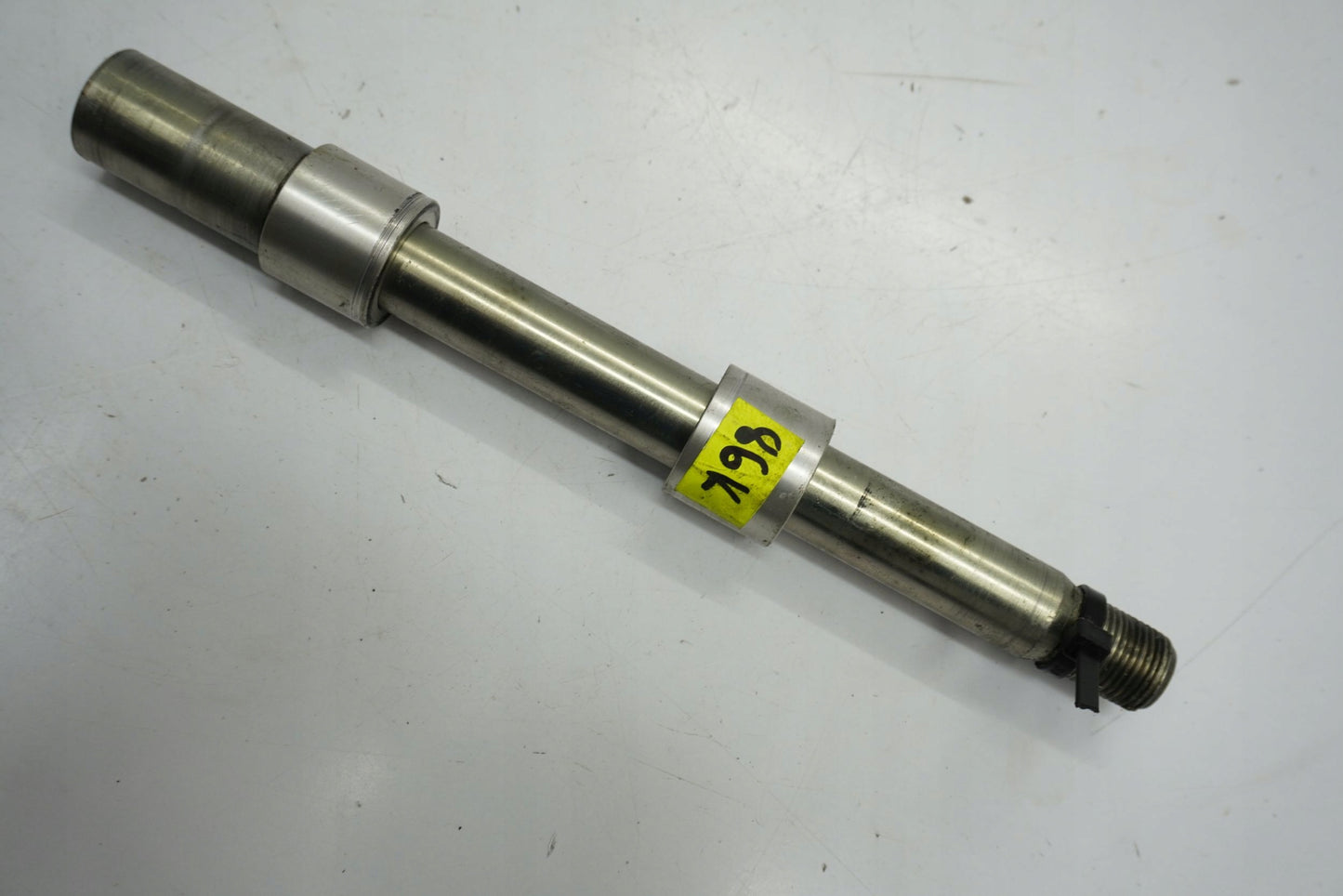 TRIUMPH STREET TRIPLE 675 07-12 Vorderachse Achse vorne Radachse front axle 7