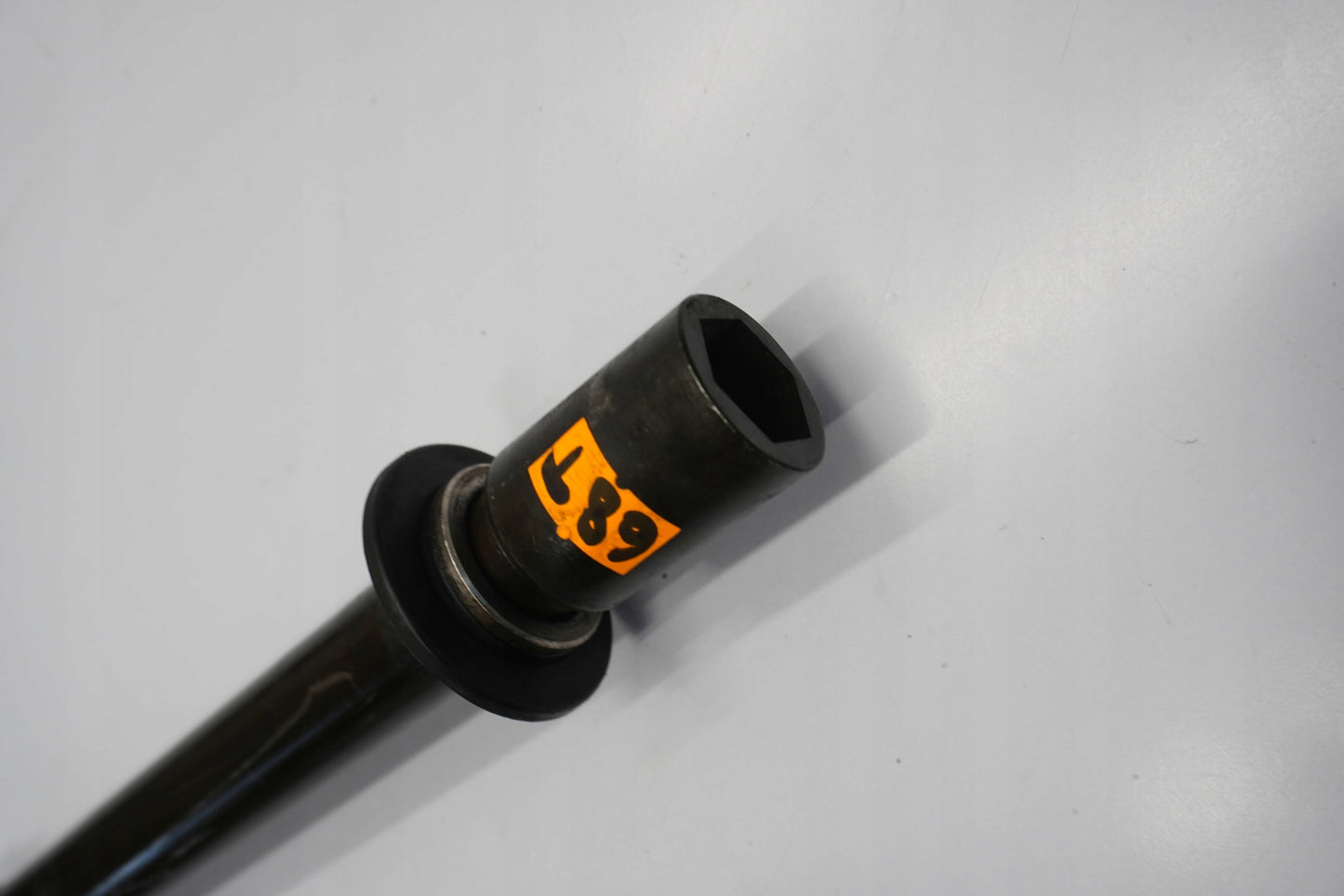 YAMAHA YZF-R6 RJ05 RJ09 03-05 Vorderachse Achse vorne Radachse front axle 6