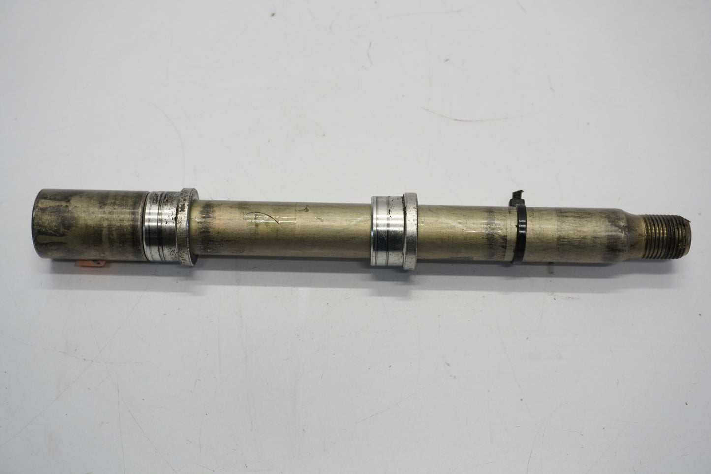 YAMAHA FZ1 1000 N FAZER RN16 06-15 Vorderachse Achse vorne Radachse front axle 9