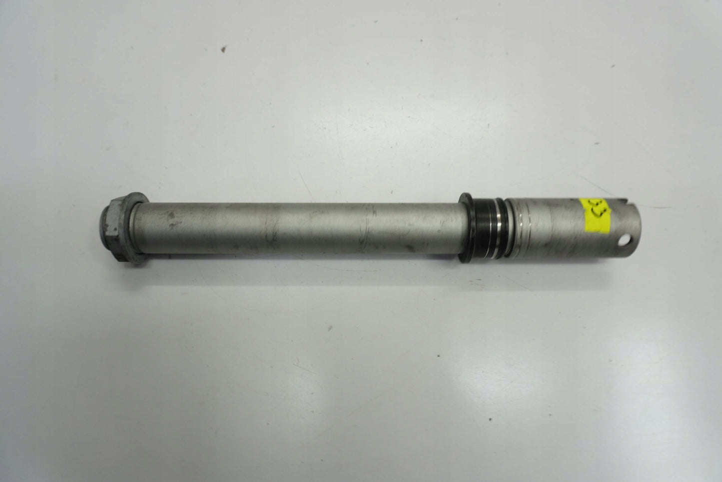 APRILIA SHIVER 900 17- Vorderachse Achse vorne Radachse front axle 2