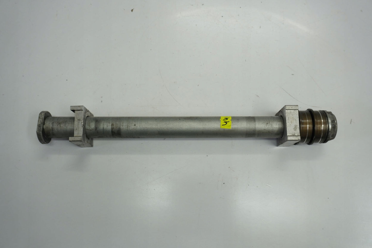 APRILIA SHIVER 900 17- Hinterachse Achse hinten Radachse rear axle 2