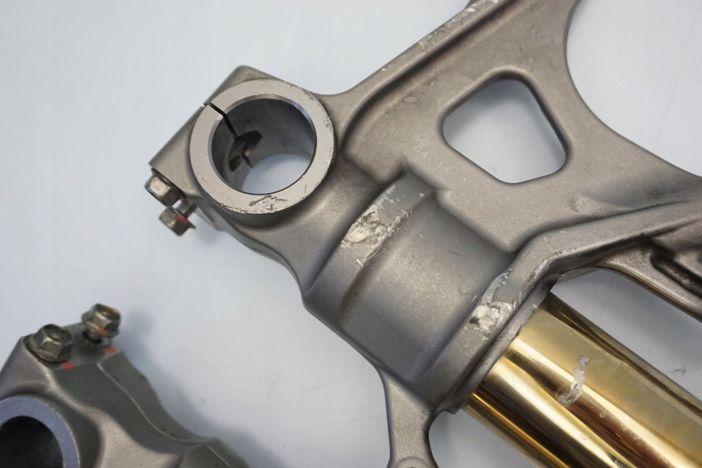 APRILIA TUONO V4 1100 FACTORY 19- Gabel Gabelholme Fork Öhlins 16