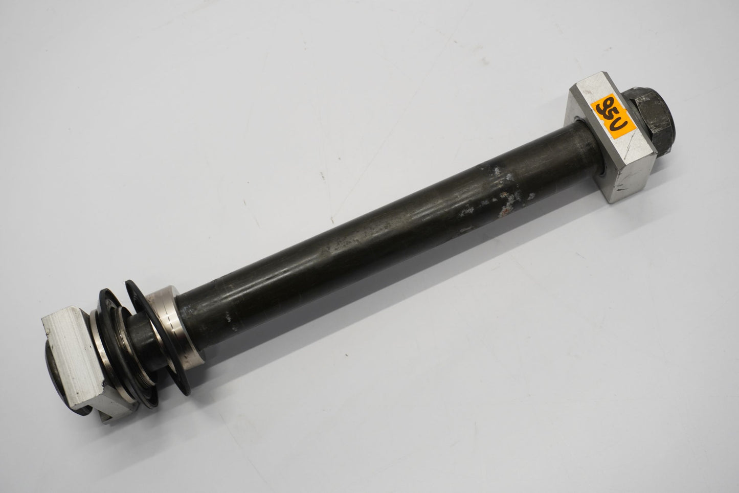 YAMAHA YZF-R6 RJ05 RJ09 03-05 Hinterachse Achse hinten Radachse rear axle 6