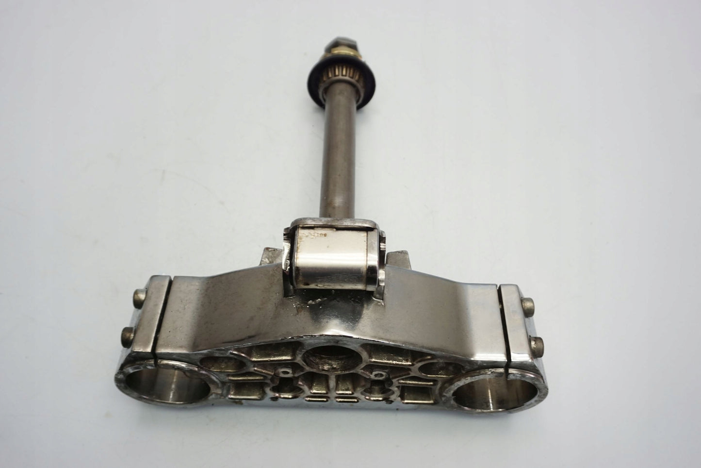 HYOSUNG GV 650 AQUILA 05-11 untere Gabelbrücke Triple Clamp unten 10