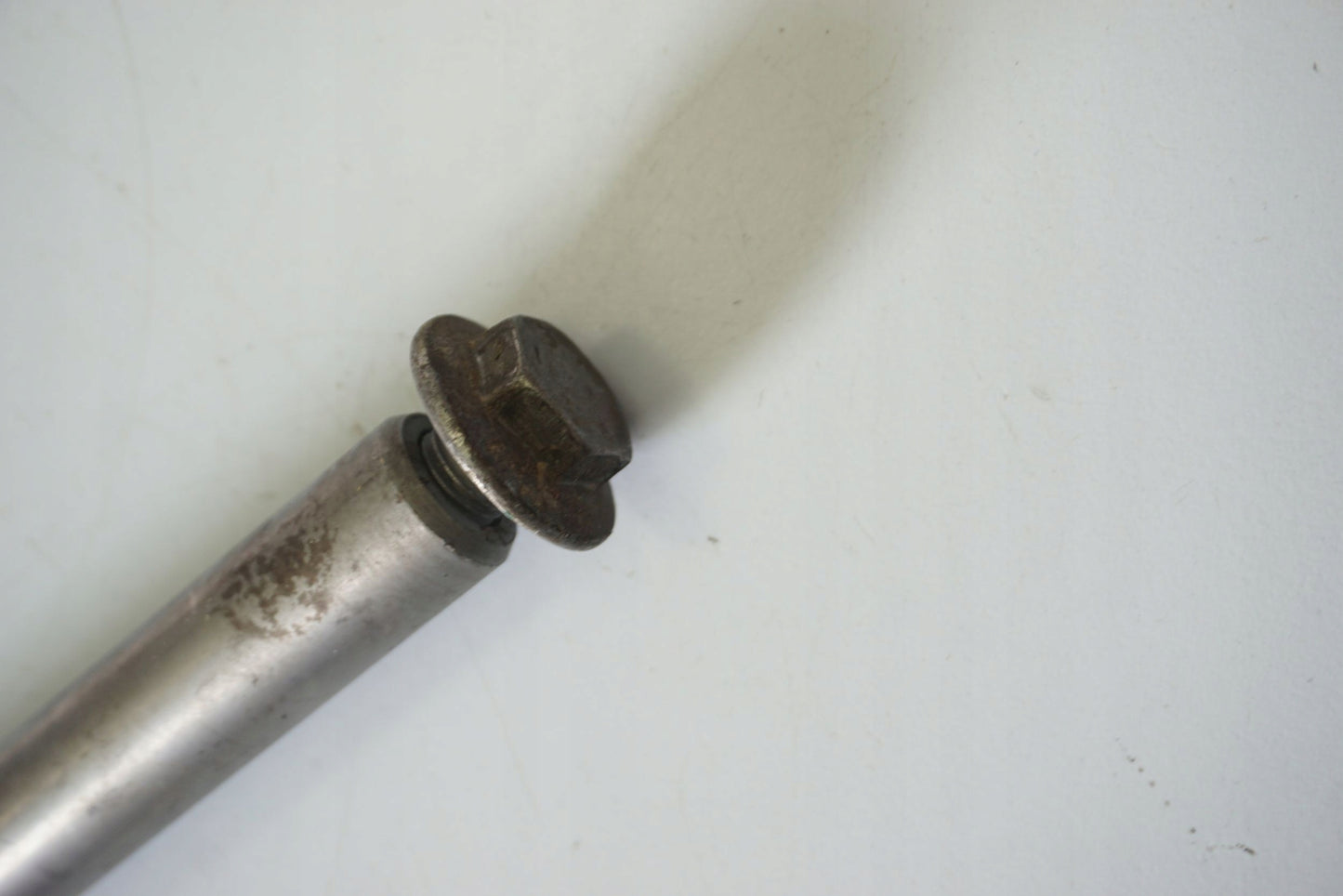 BMW G 310 R 16- Vorderachse Achse vorne Radachse front axle 5