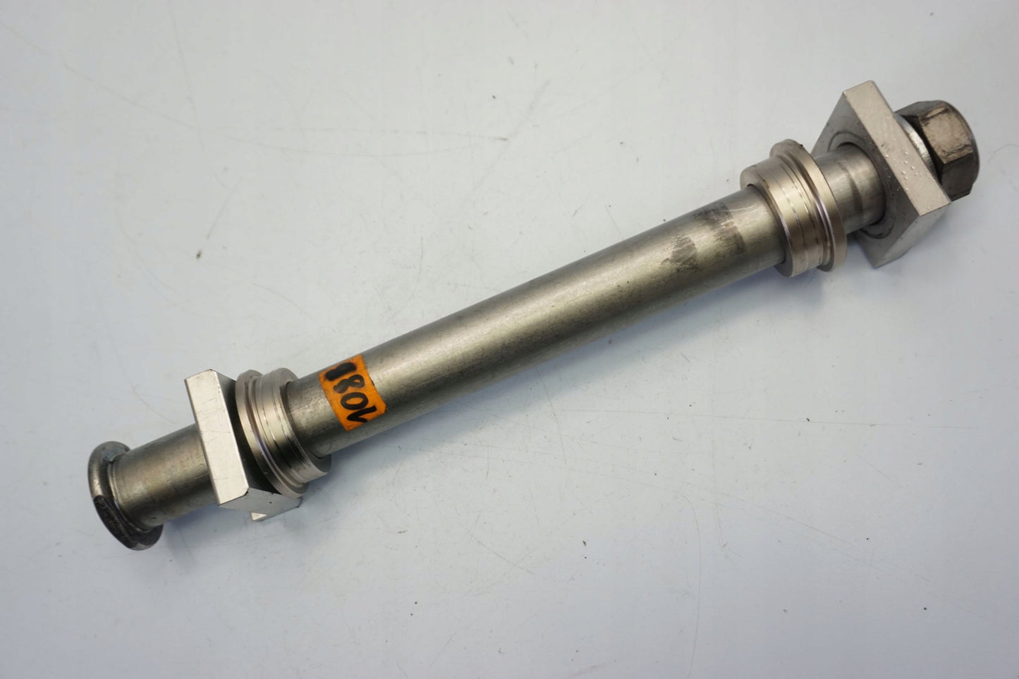 YAMAHA MT-01 1700 05-12 Hinterachse Achse hinten Radachse rear axle 6