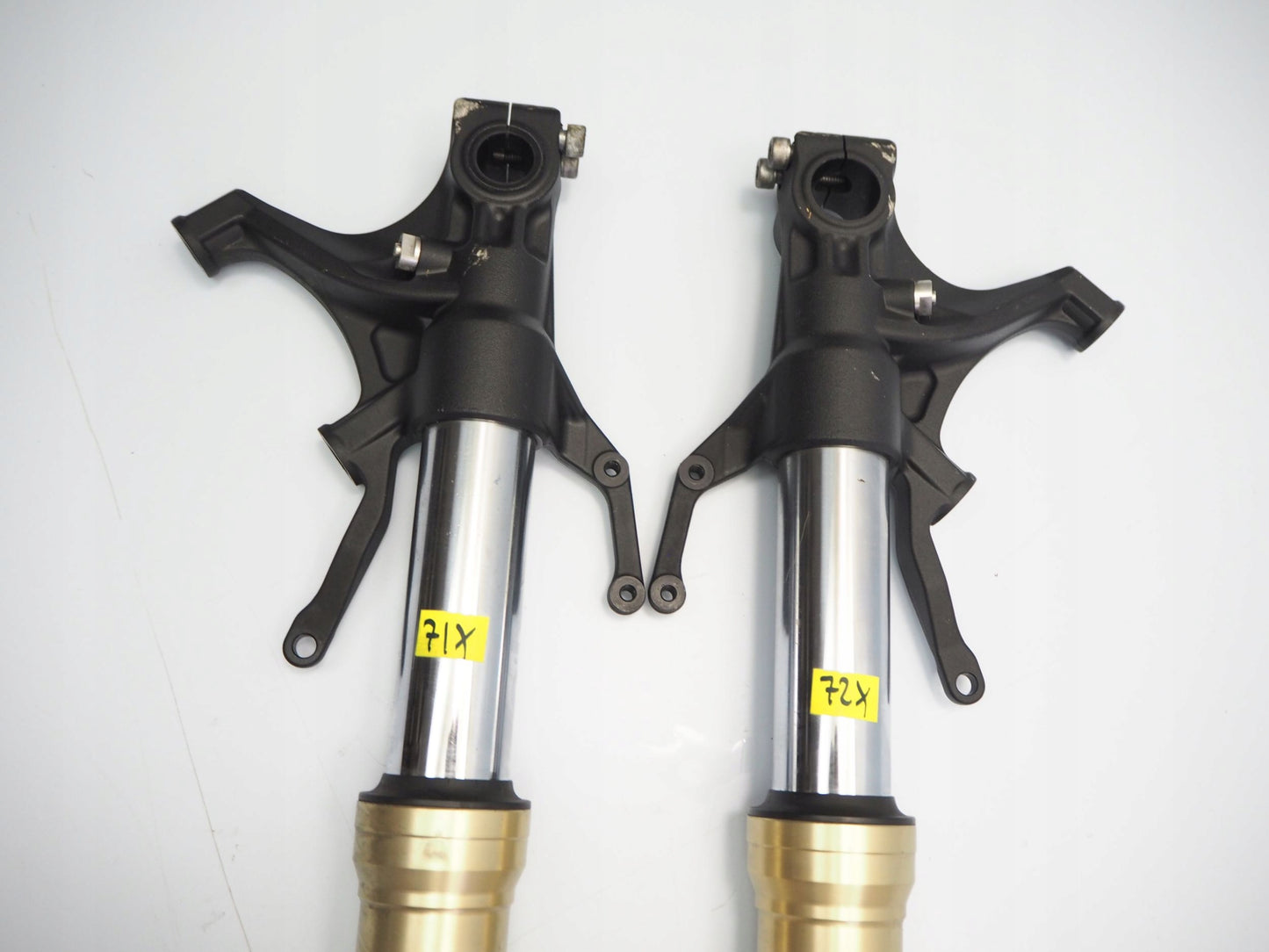 YAMAHA YZF-R1 RN12 04-06 Gabel Gabelholme Fork 4
