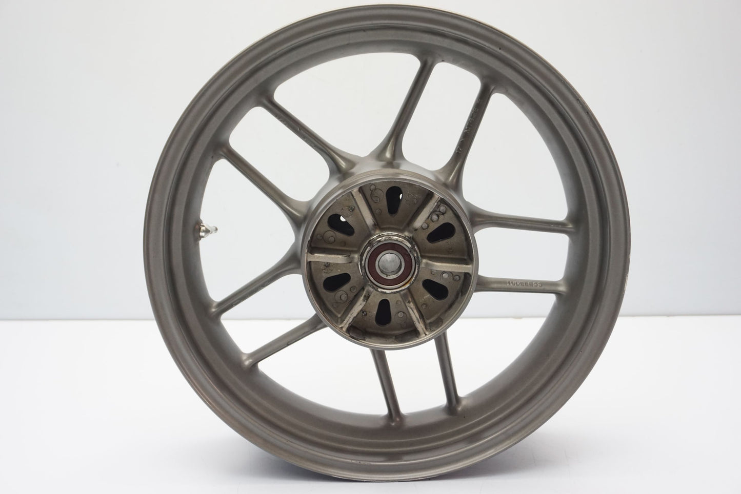 TRIUMPH TIGER 800 10-17 Felge hinten Wheel Hinterrad 9