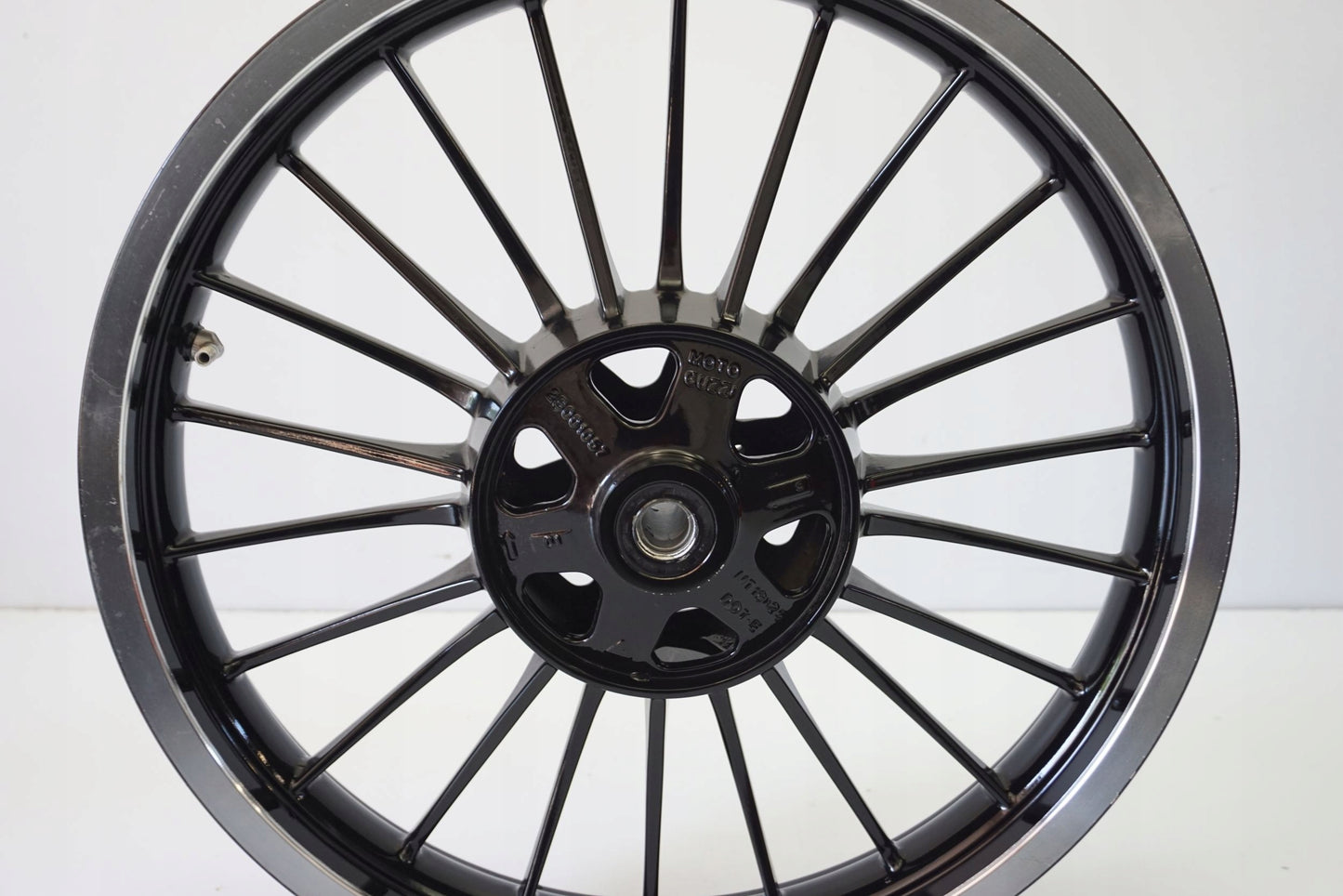 MOTO GUZZI V9 ROAMER Felge vorne Wheel Vorderrad 11