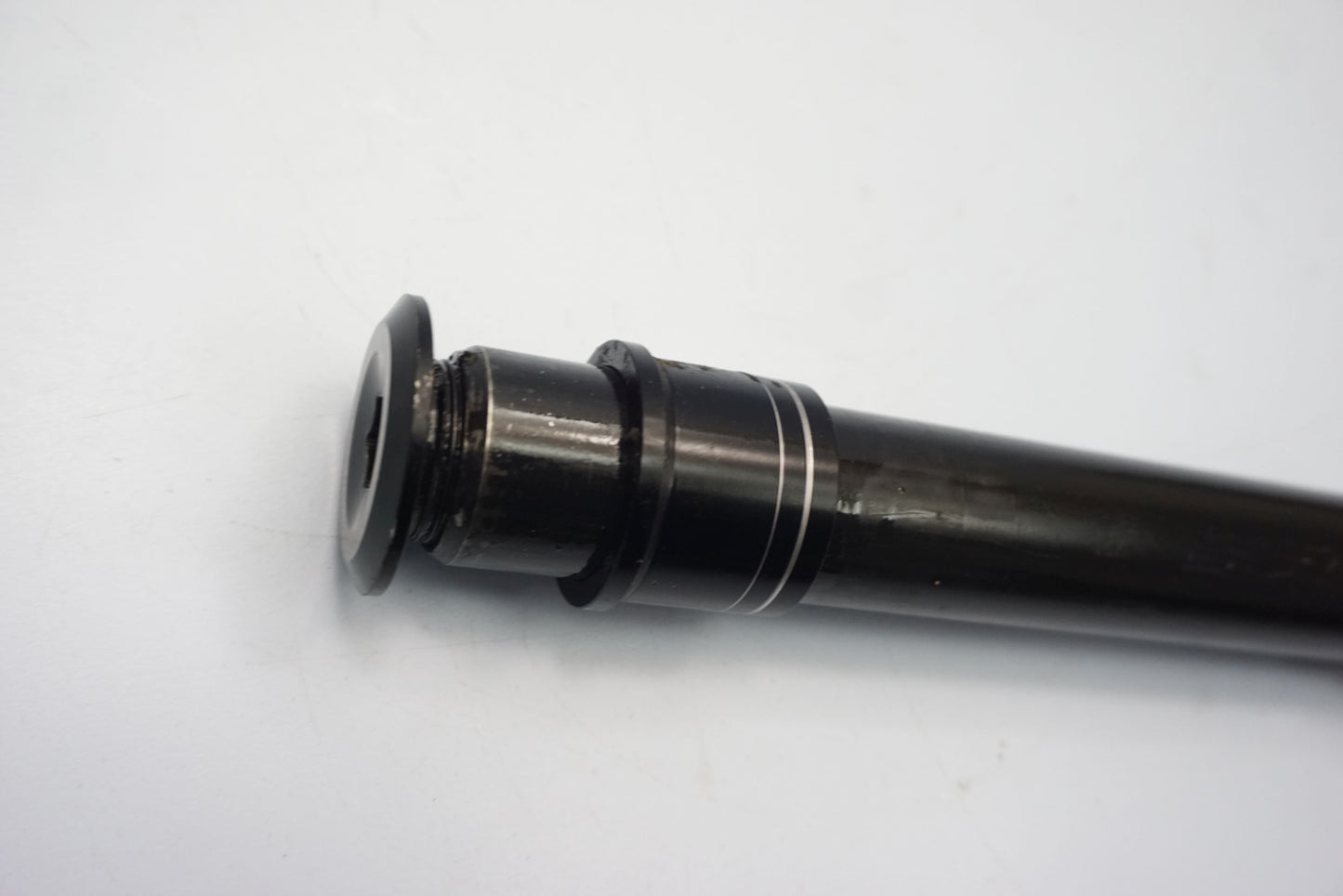 KTM 990 SM SUPERMOTO Vorderachse Achse vorne Radachse front axle 6