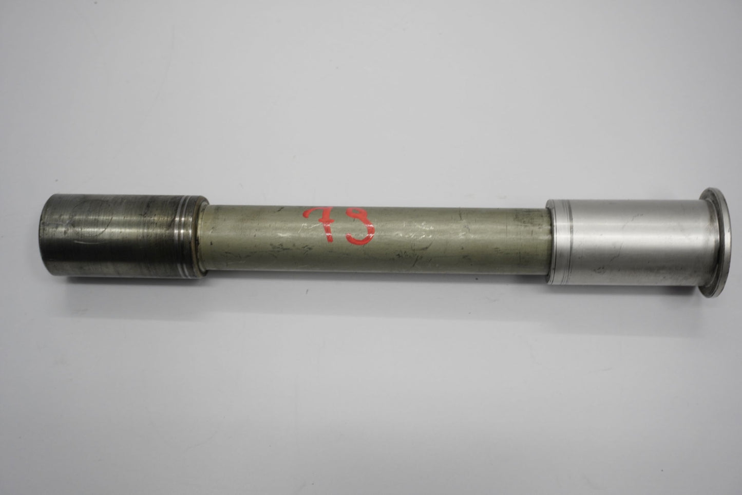 SUZUKI GSX-R 600 750 K4-K5 Vorderachse Achse vorne Radachse front axle 3