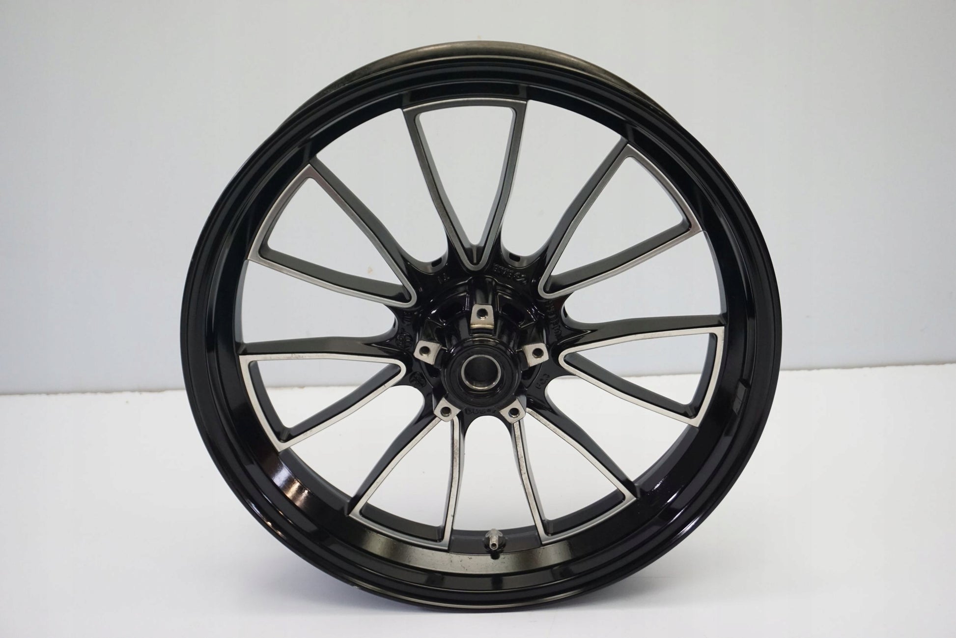 DUCATI DIAVEL 1200 11-13 Felge vorne Wheel Vorderrad 6