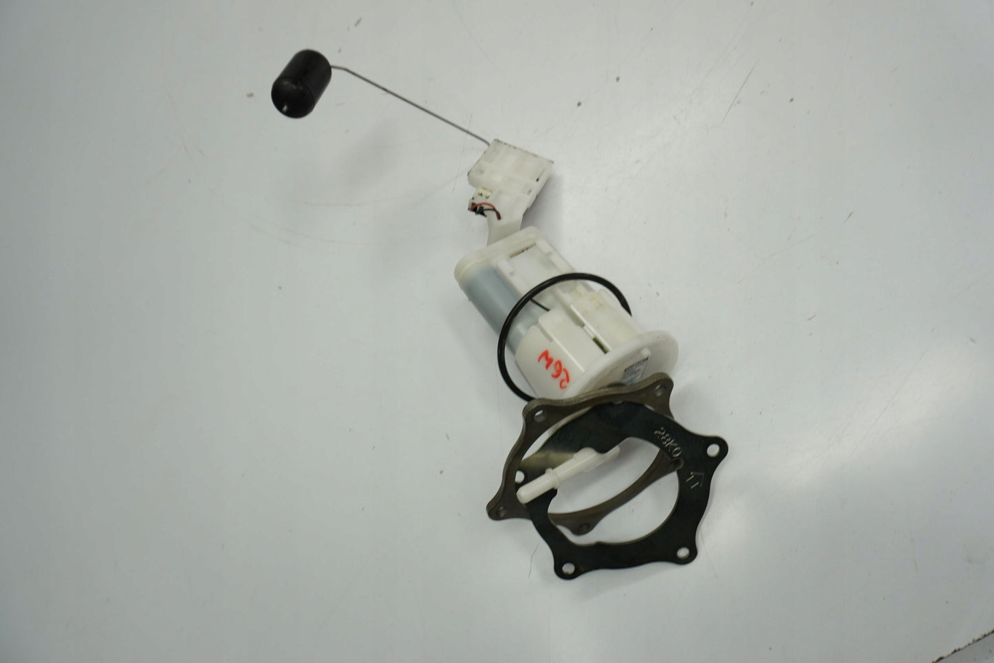 SUZUKI DL 650 V-STROM 19- Benzinpumpe Kraftstoffpumpe Fuel Pump 2