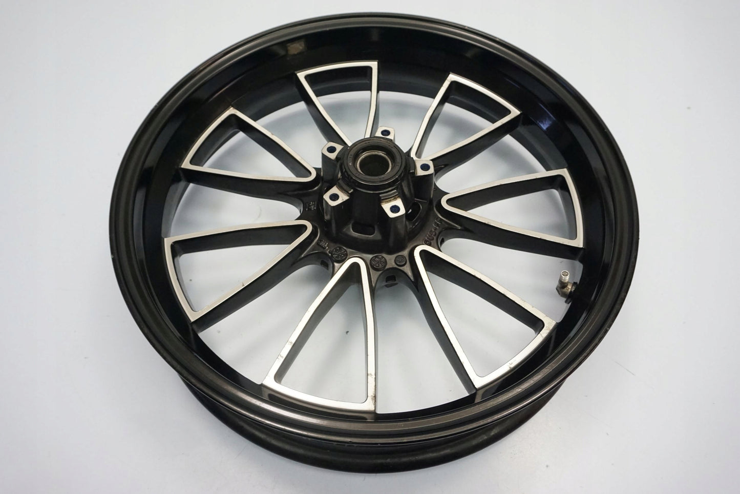 DUCATI DIAVEL 1200 Felge vorne Wheel Vorderrad 7