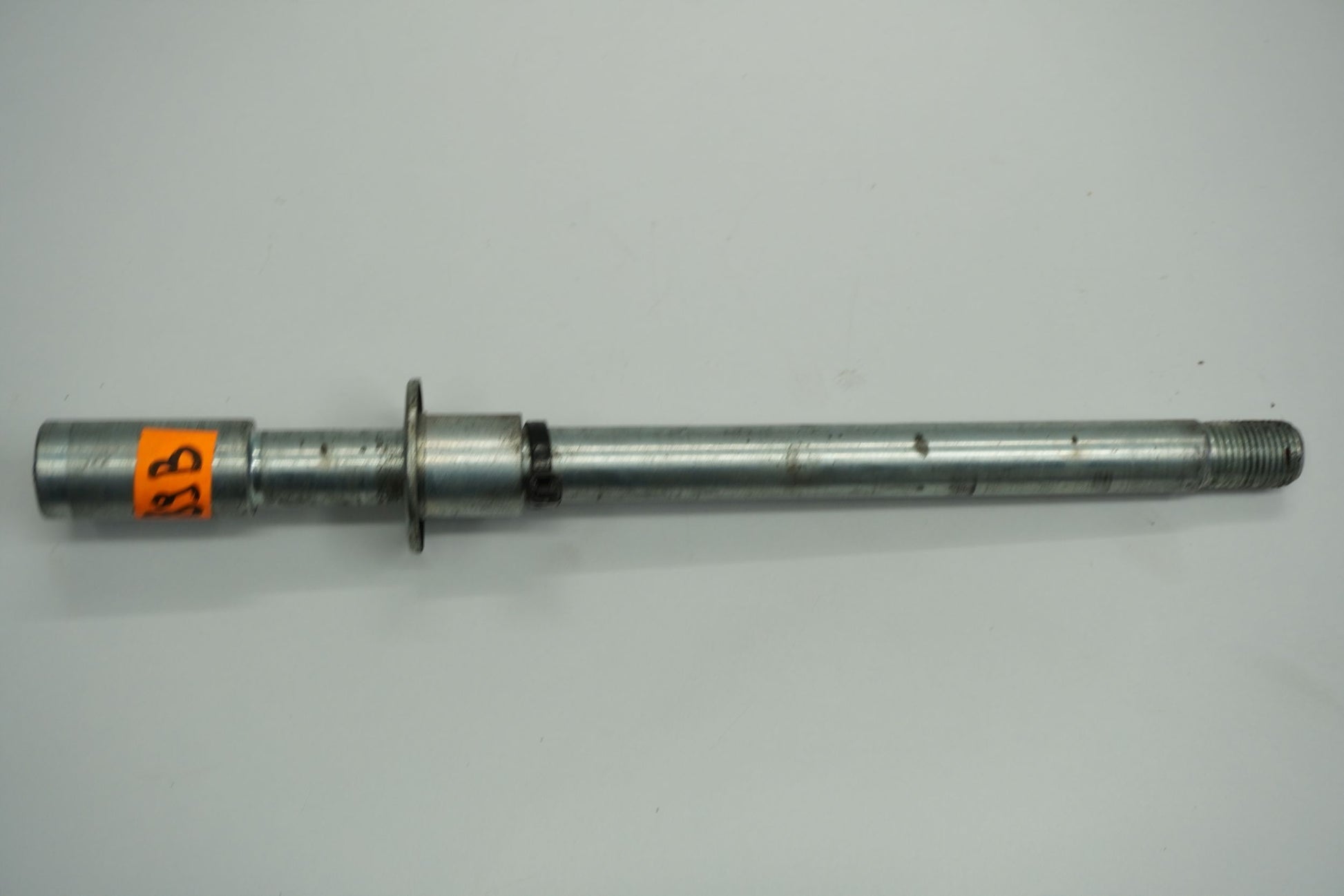 SUZUKI INTRUDER 800 05- Vorderachse Achse vorne Radachse front axle 2