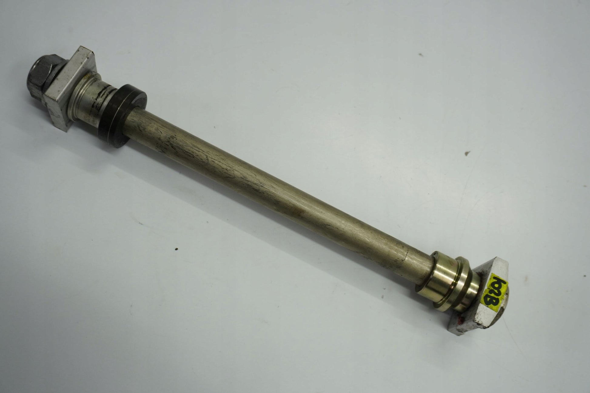 TRIUMPH TIGER 1050 06-12 Hinterachse Achse hinten Radachse rear axle 7