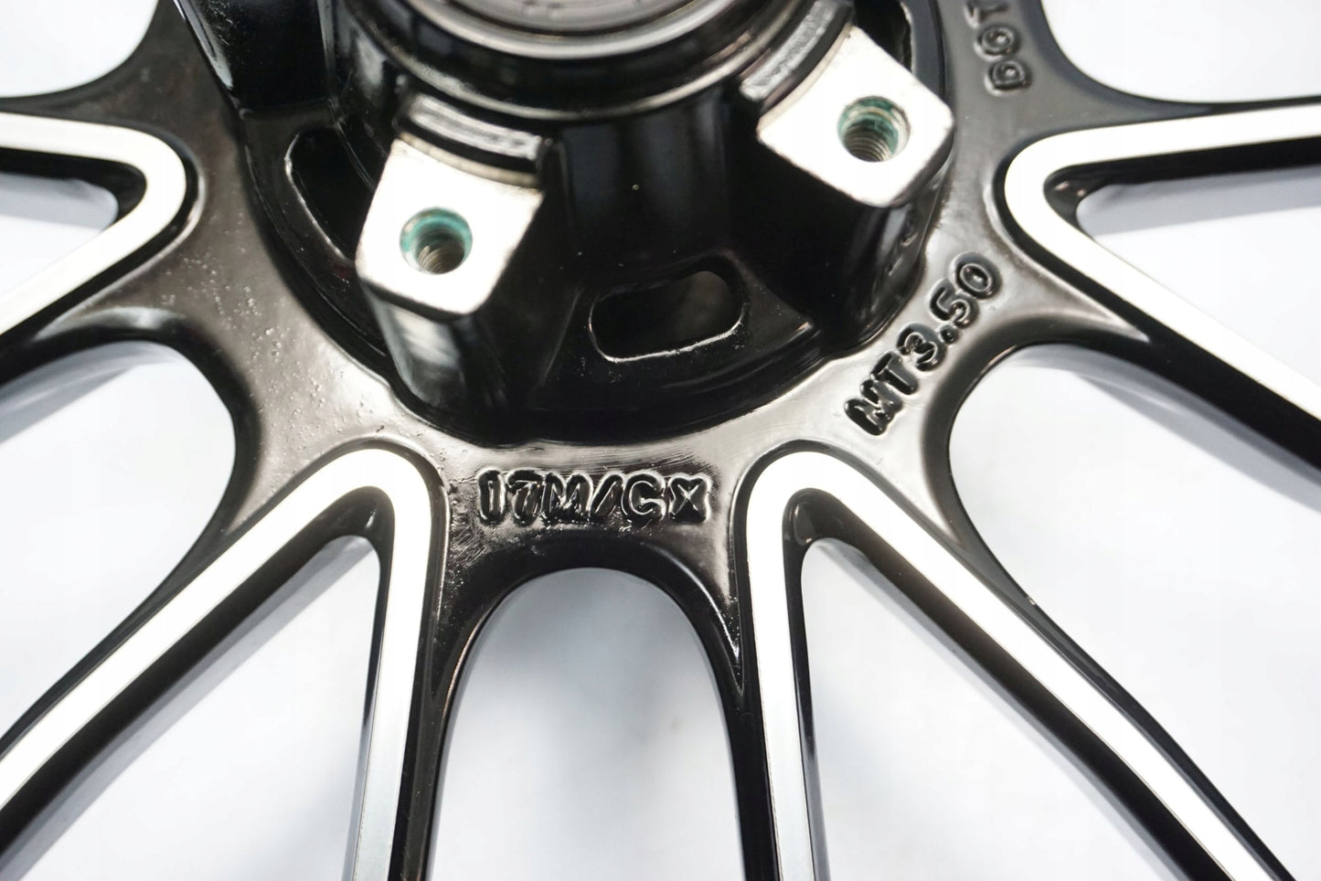 DUCATI DIAVEL 1200 Felge vorne Wheel Vorderrad 2