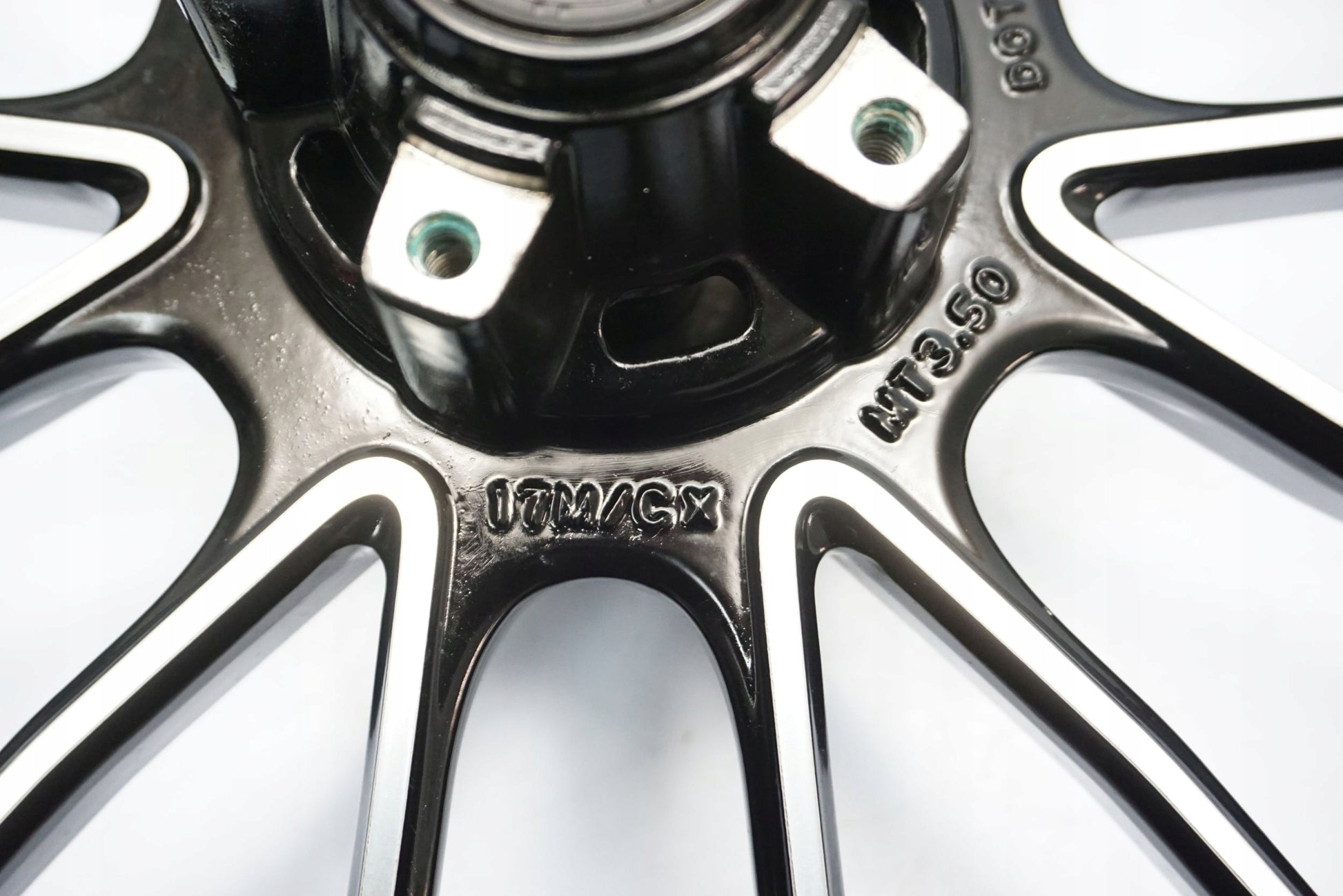 DUCATI DIAVEL 1200 Felge vorne Wheel Vorderrad 2