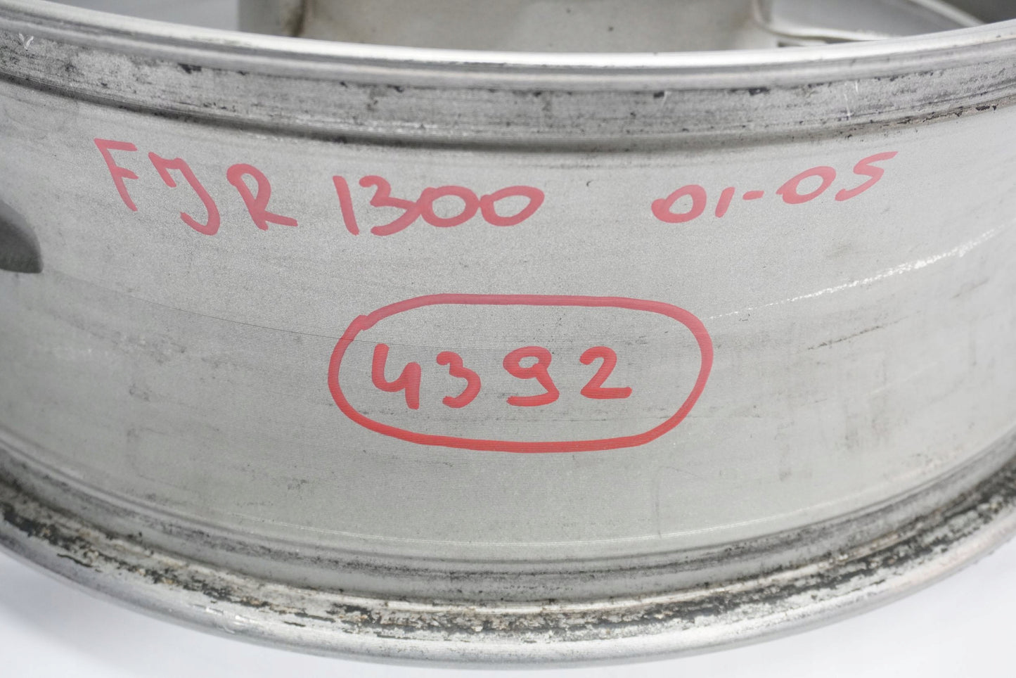 YAMAHA FJR 1300 01-05 Felge hinten Wheel Hinterrad 2