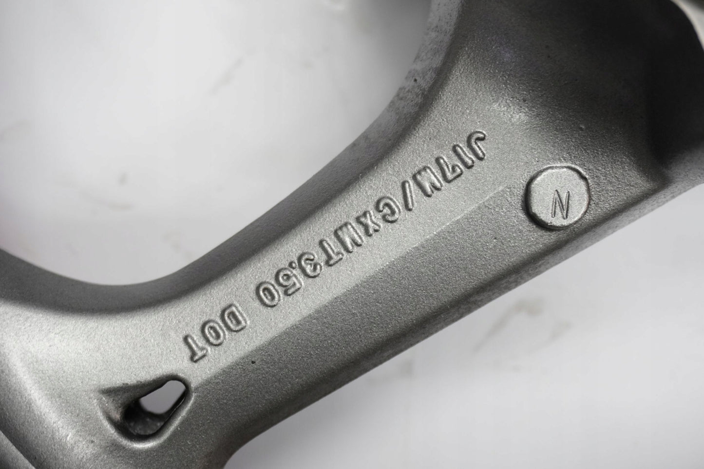 SUZUKI GSR 750 11-16 Felge vorne Wheel Vorderrad 4