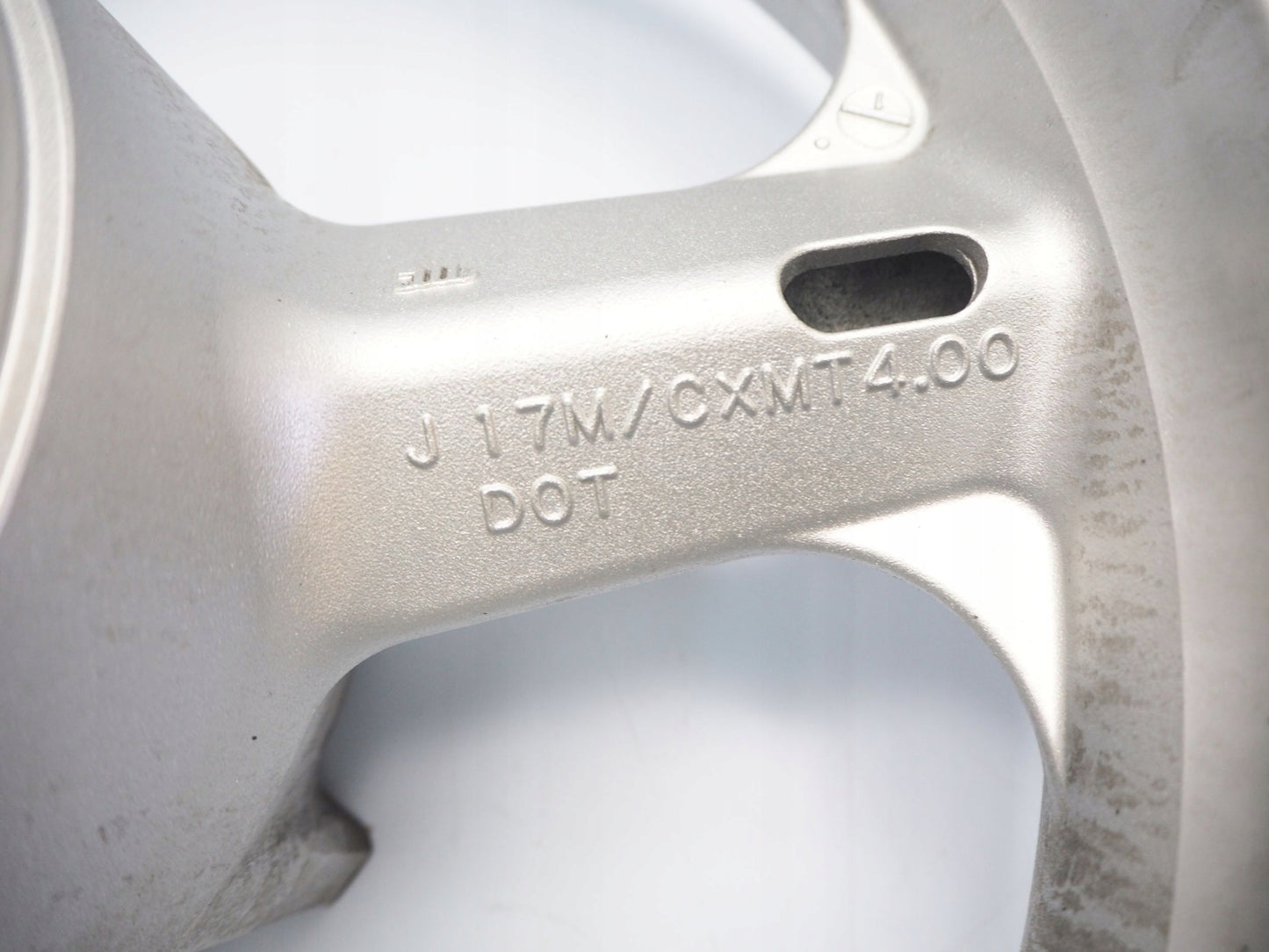 SUZUKI DL 650 V-STROM 04-11 Felge hinten Wheel Hinterrad 6