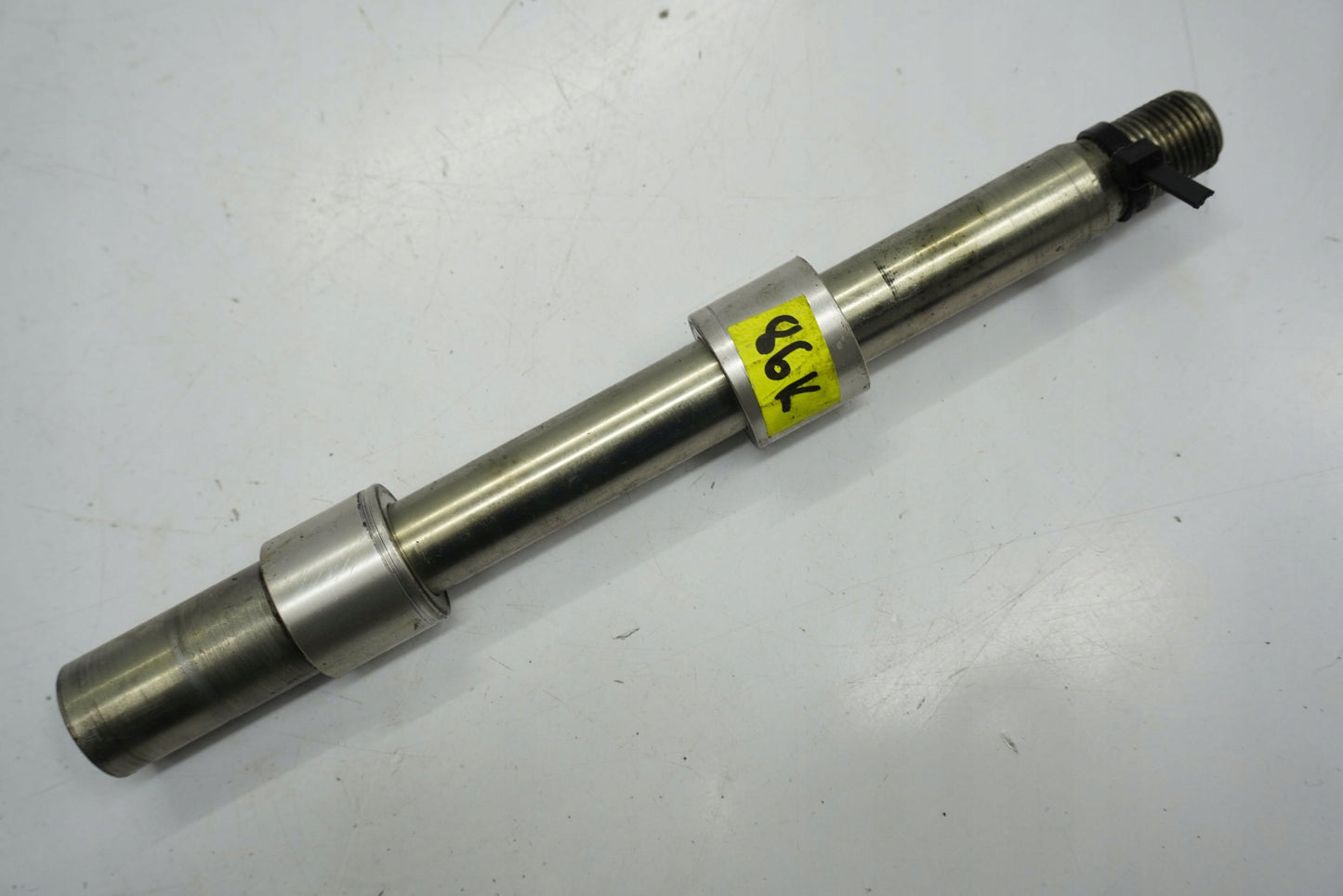 TRIUMPH STREET TRIPLE 675 07-12 Vorderachse Achse vorne Radachse front axle 6
