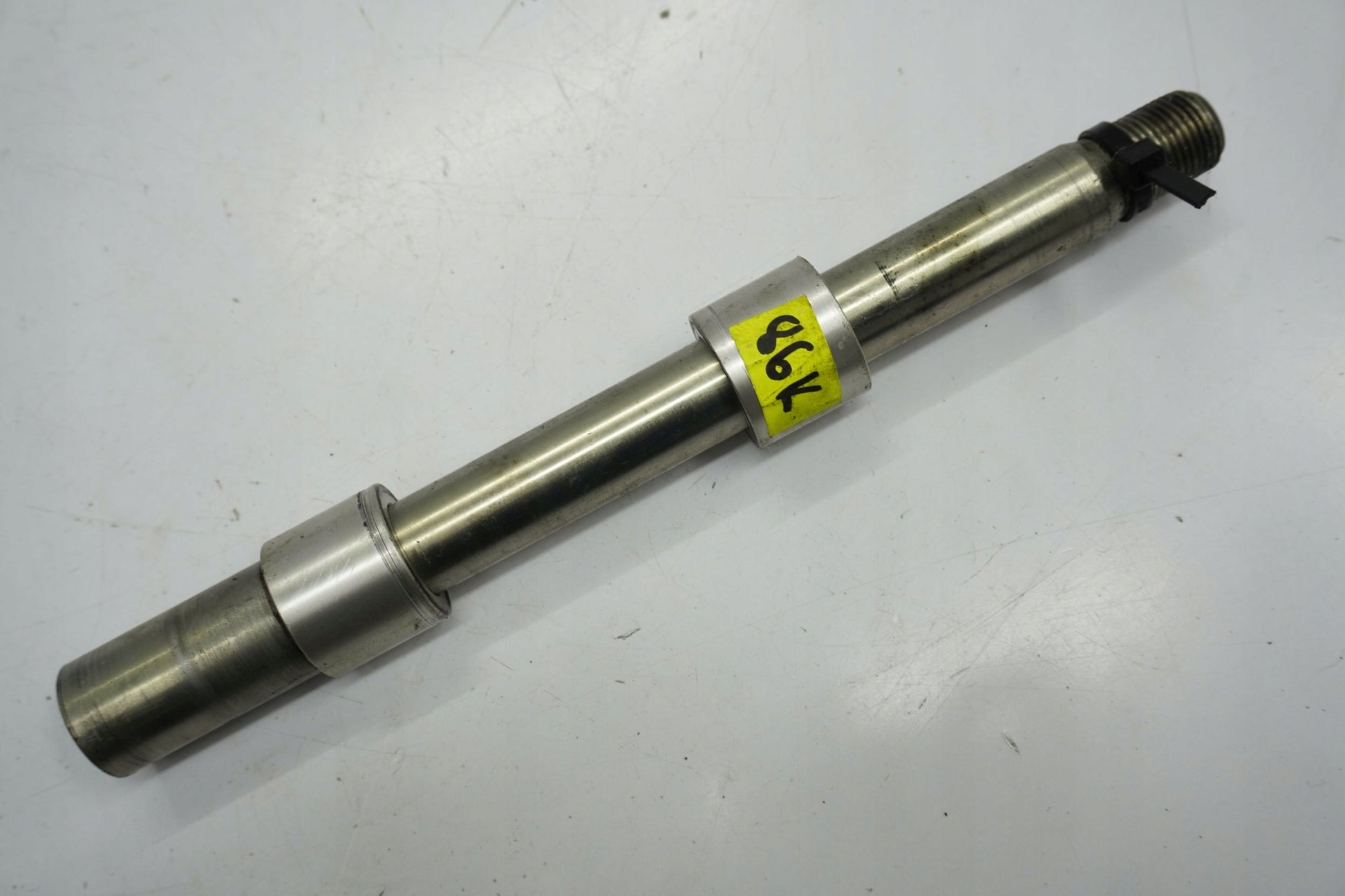 TRIUMPH STREET TRIPLE 675 07-12 Vorderachse Achse vorne Radachse front axle 6