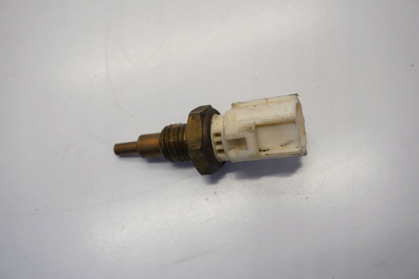 SUZUKI GSR 750 11-16 Temperatursensor Thermostat Temperature sensor 3