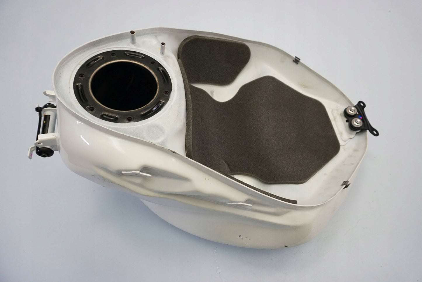 TRIUMPH STREET TRIPLE 660 S 17- Kraftstofftank Benzintank Fuel Tank