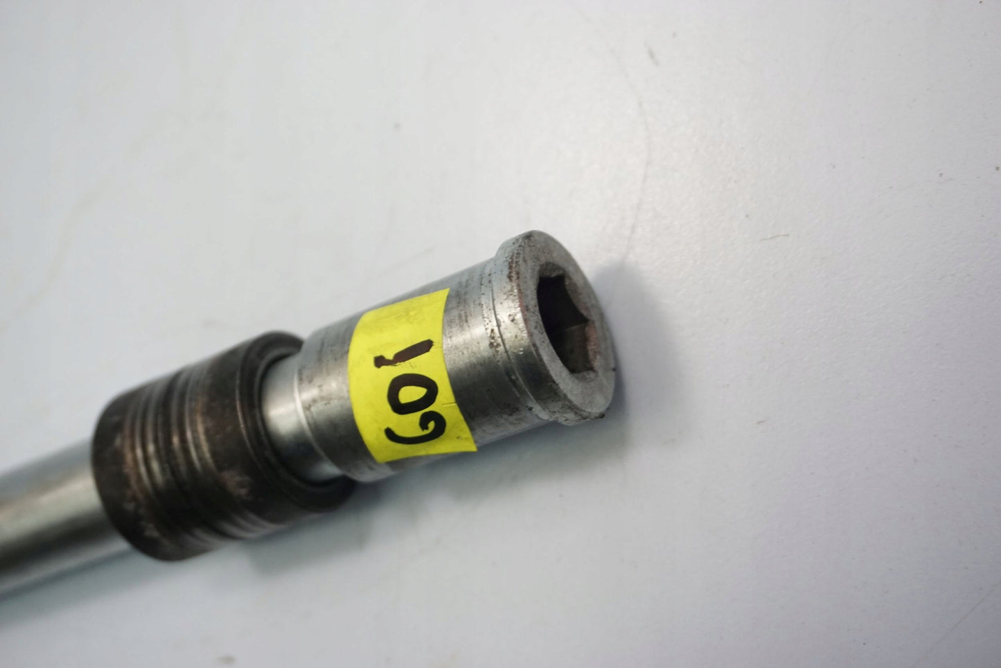 KAWASAKI ER-6F 650 05-08 Vorderachse Achse vorne Radachse front axle 5