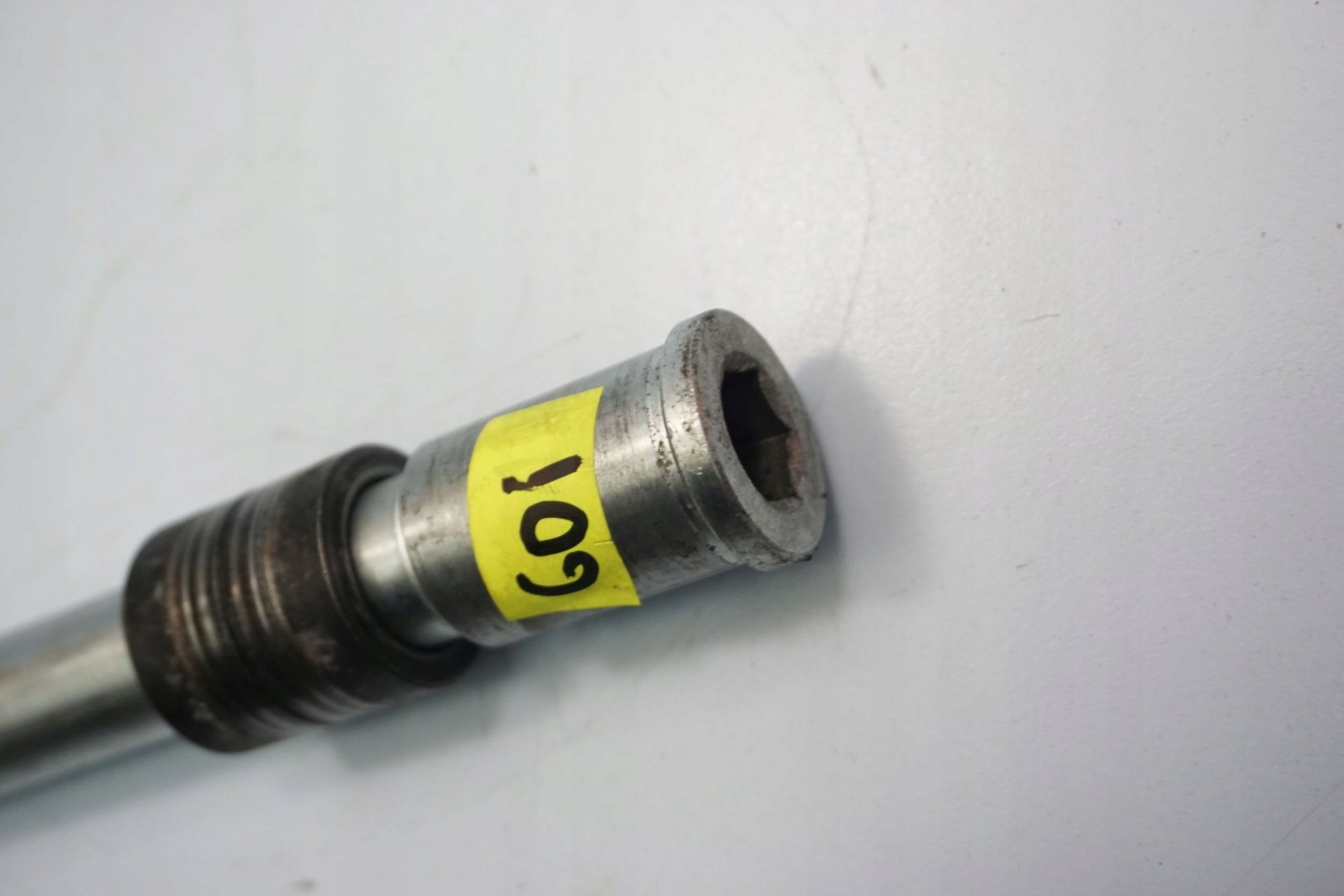 KAWASAKI ER-6F 650 05-08 Vorderachse Achse vorne Radachse front axle 5