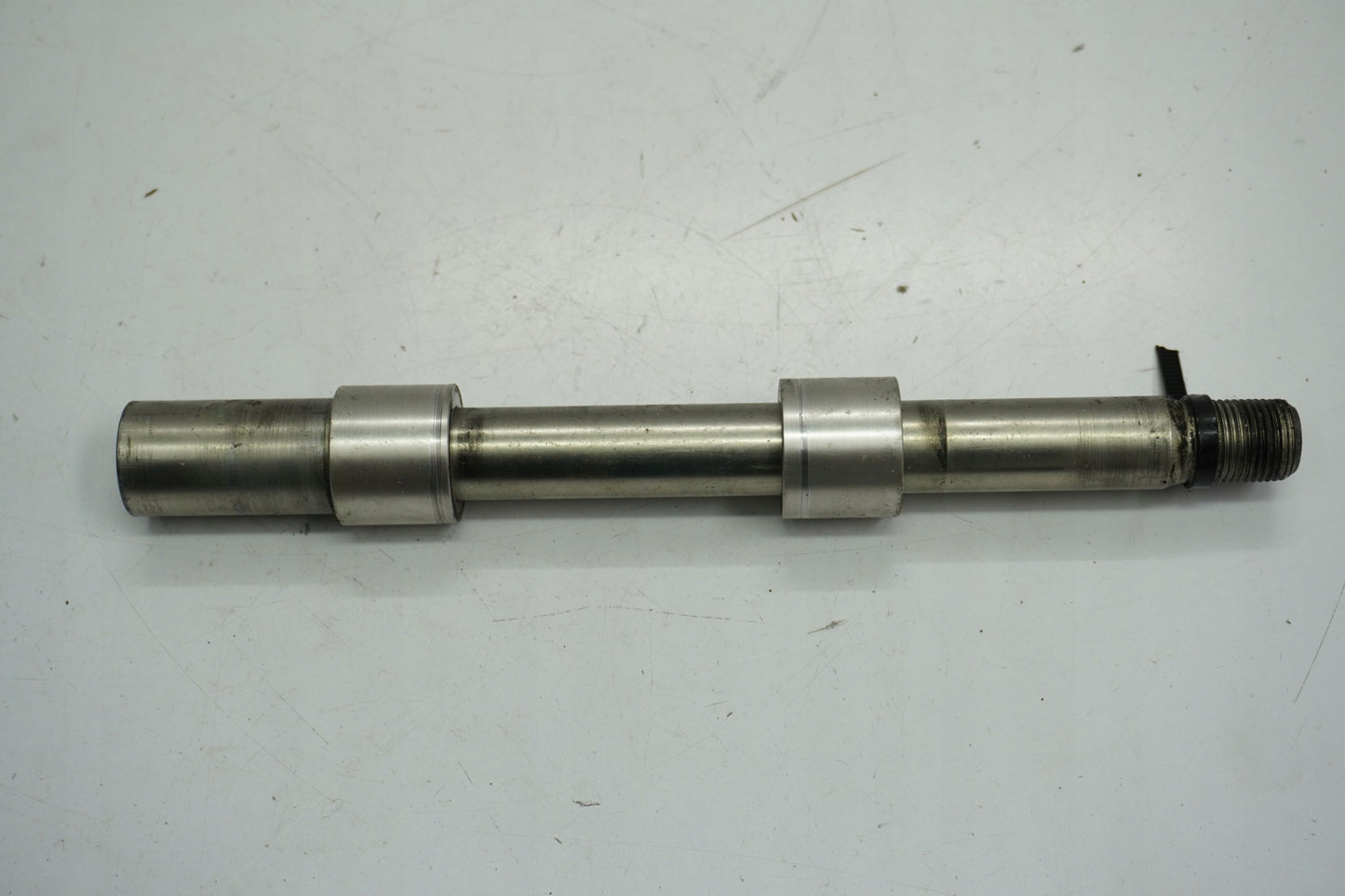 TRIUMPH STREET TRIPLE 675 07-12 Vorderachse Achse vorne Radachse front axle 3