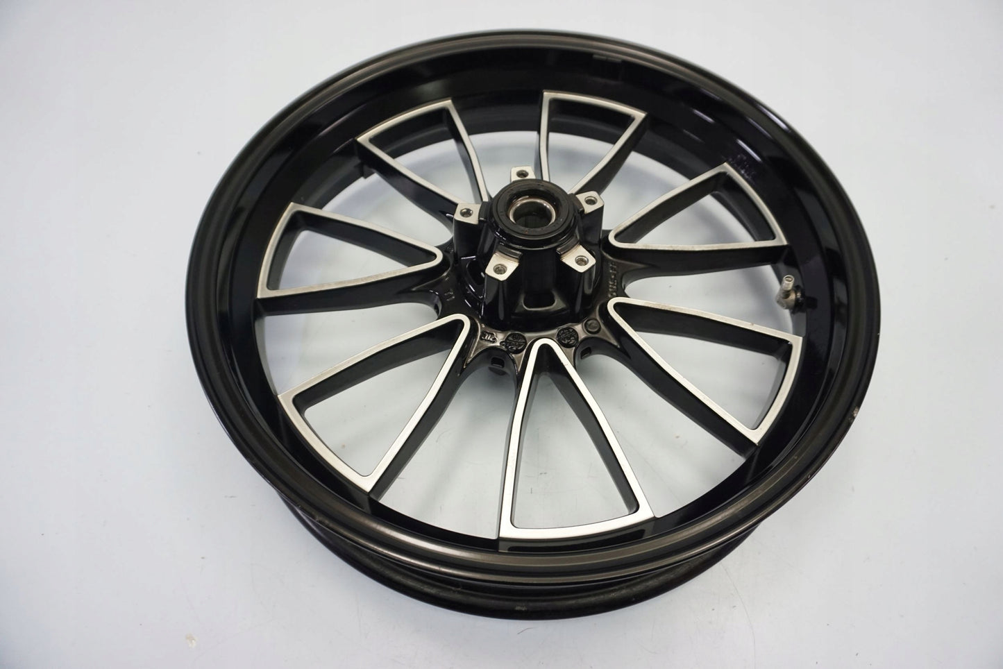 DUCATI DIAVEL 1200 11-13 Felge vorne Wheel Vorderrad 4