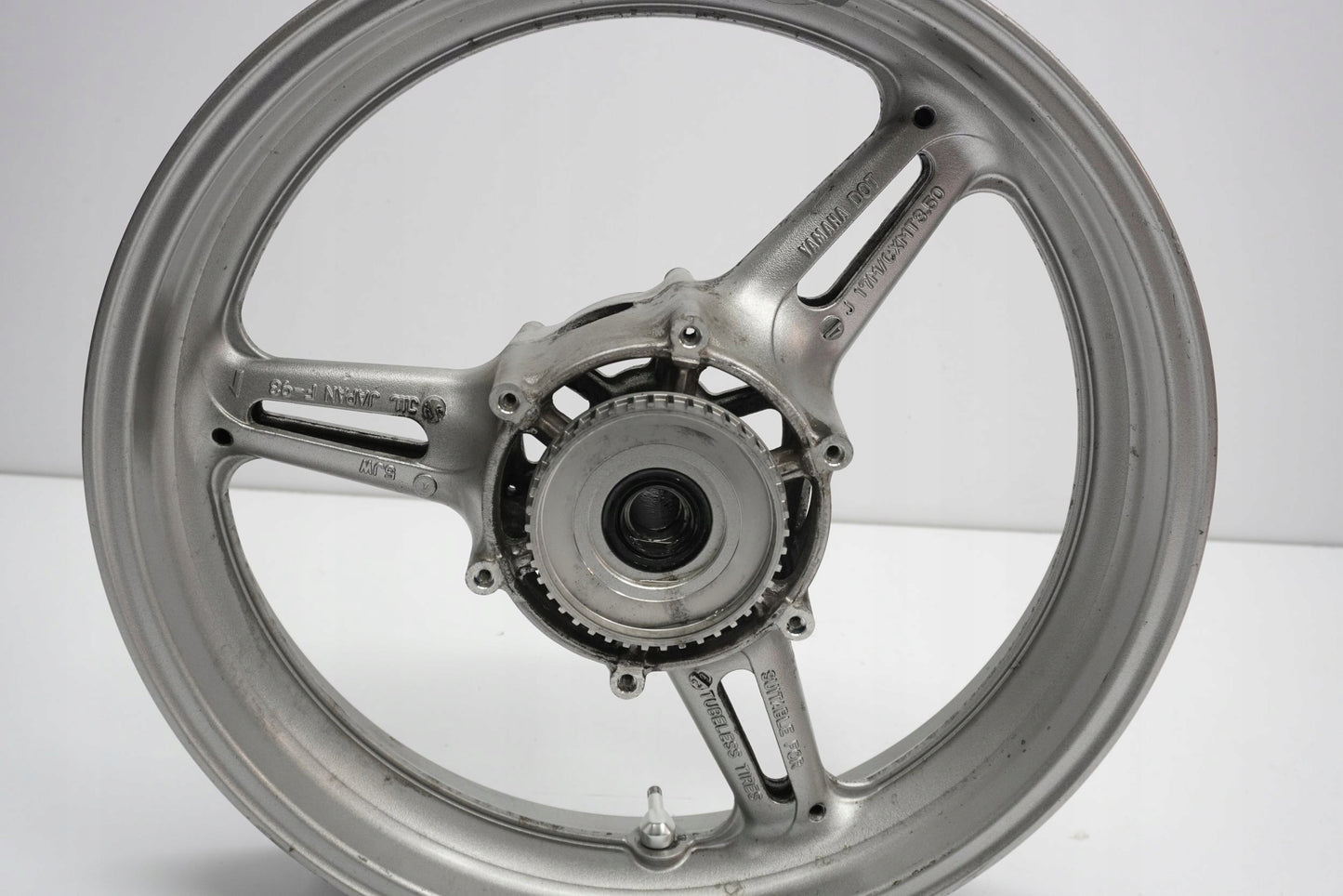 YAMAHA FJR 1300 01-05 Felge vorne Wheel Vorderrad 2