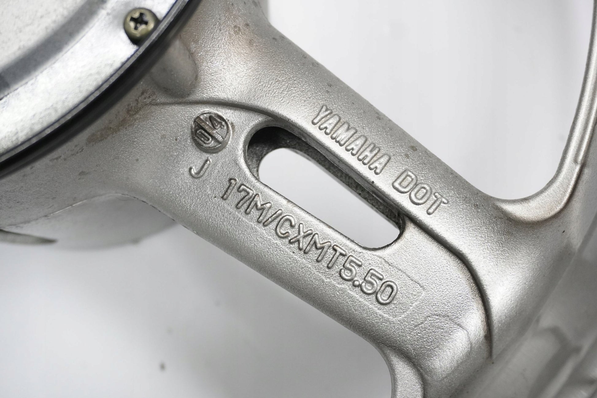 YAMAHA FJR 1300 01-05 Felge hinten Wheel Hinterrad 11