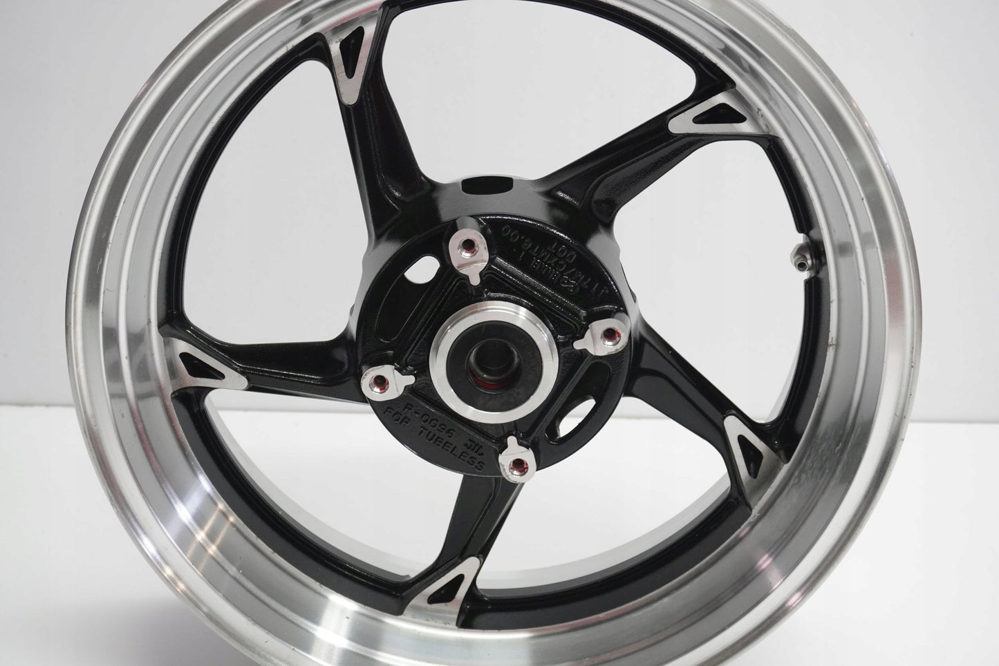 KAWASAKI Z1000 10-13 Felge hinten Wheel Hinterrad 10